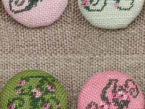 Rose Alphabet Buttons to Cross Stitch and Cover Kit
