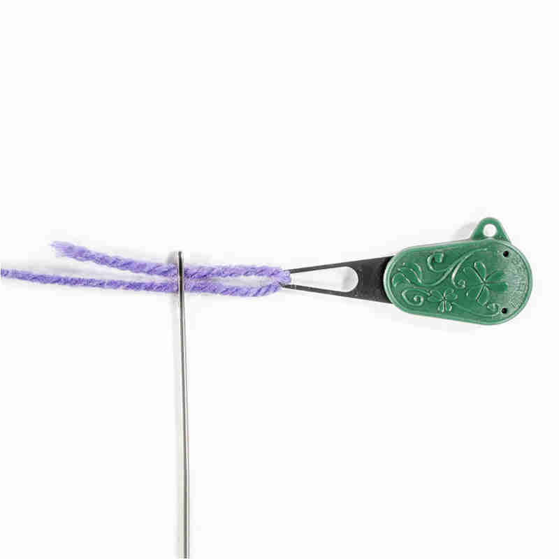 Clover Yarn Threader 3142 - Image 2
